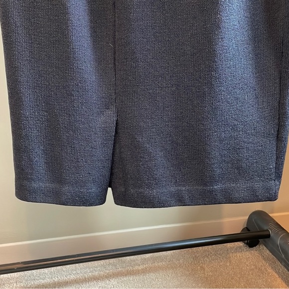 St. John Evening dress, beaded neckline, size 12 - Picture 5 of 6